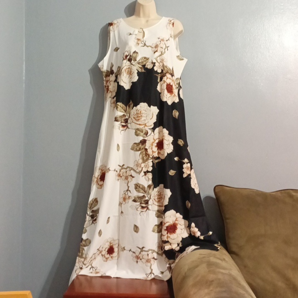 White & black floral print Maxi dress size 2XL new in package - Picture 7 of 17